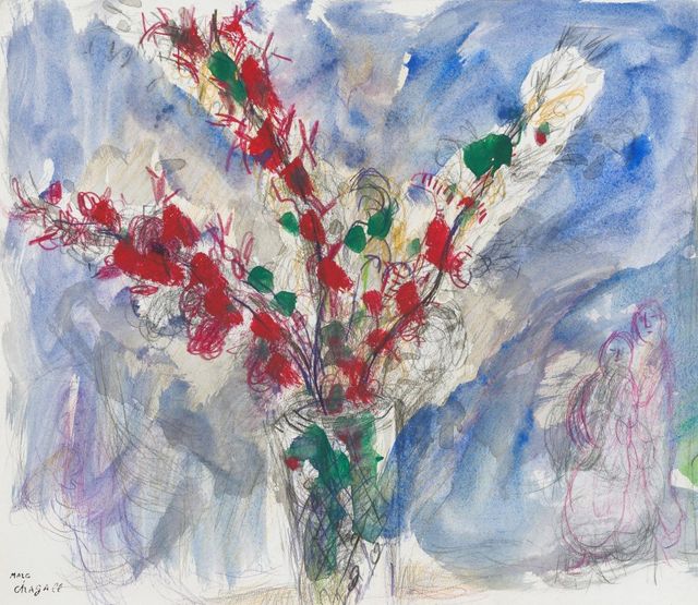 Bouquet de glaïeuls rouges devant paysage de montagnes