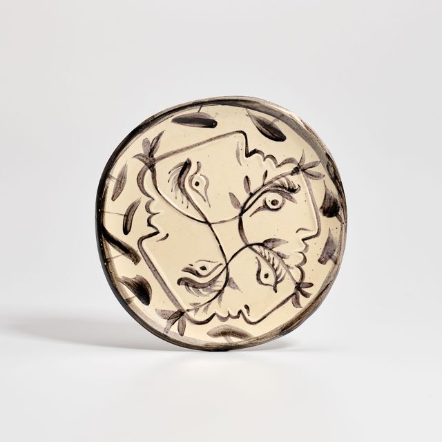 Quatre profils enlacés (Four Enlaced profiles) (see A.R. 86)