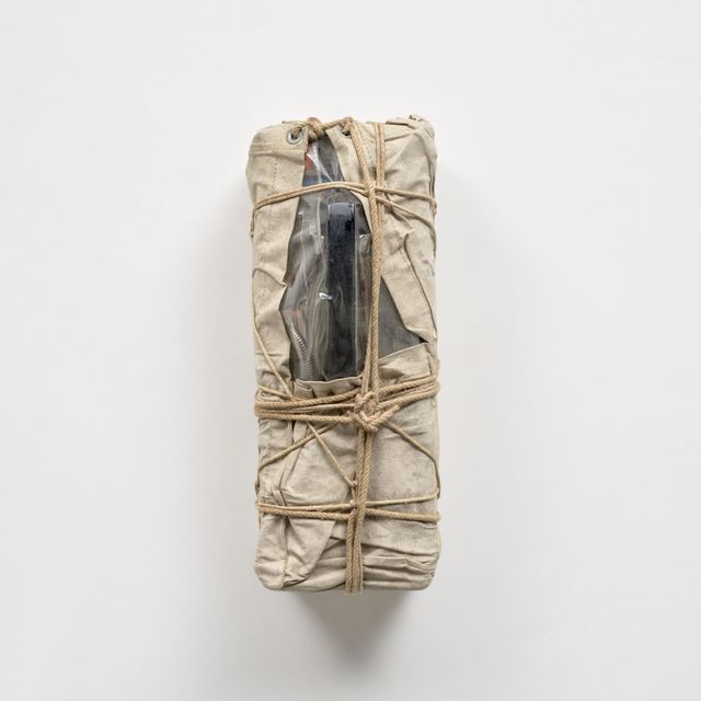 Wrapped Payphone (S. 139)