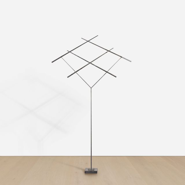 Four Lines Oblique Gyratory - Tall Stem