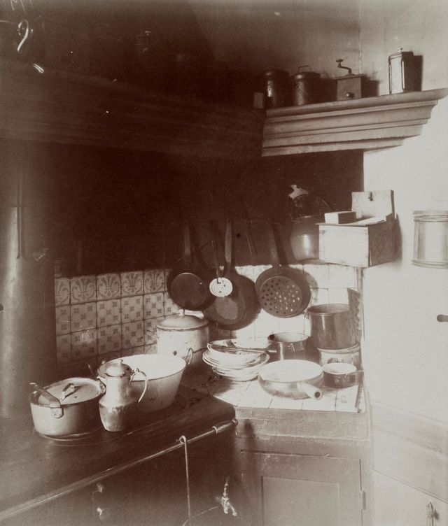 Intérieur d'un appartement, La Cuisine, Rue Montaigne, c. 1910