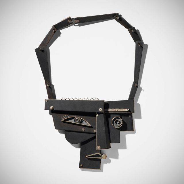 Articulated face necklace