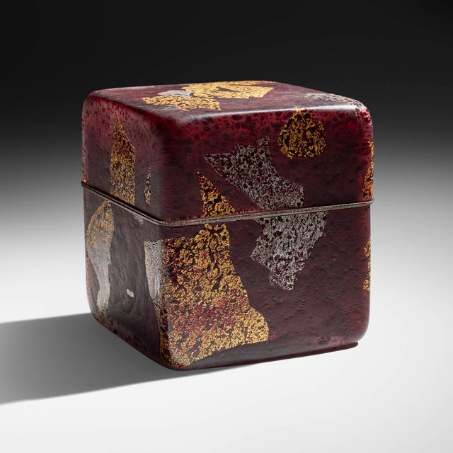 Kazaribako (Ornamented Box)