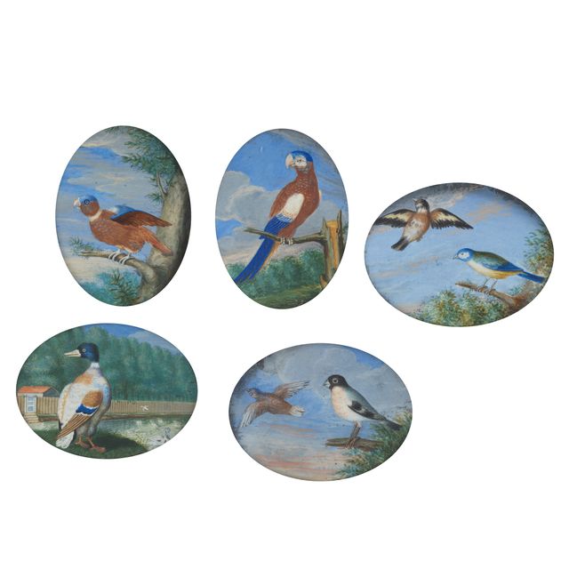 A group of five miniatures of birds and ducks, including a mallard and a parrot (5)
